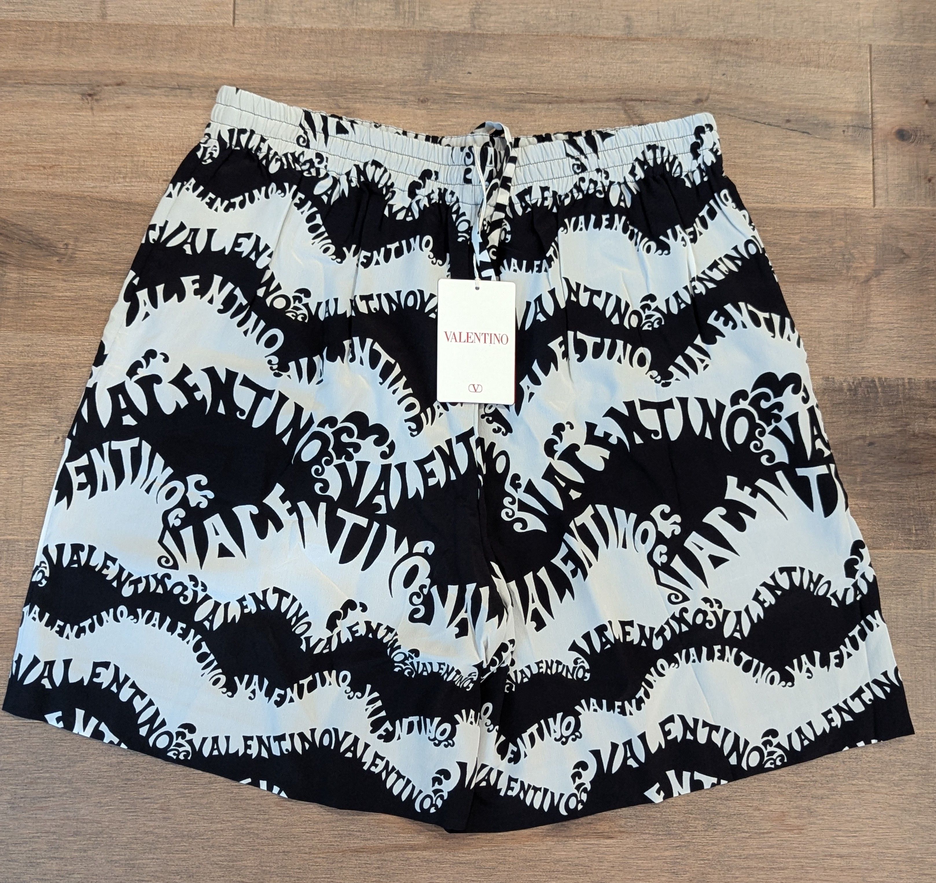 Valentino Valentino Logo Cotton Bermuda Shorts Black/White 48 US 32 Size US 32 / EU 48 - 3 Thumbnail