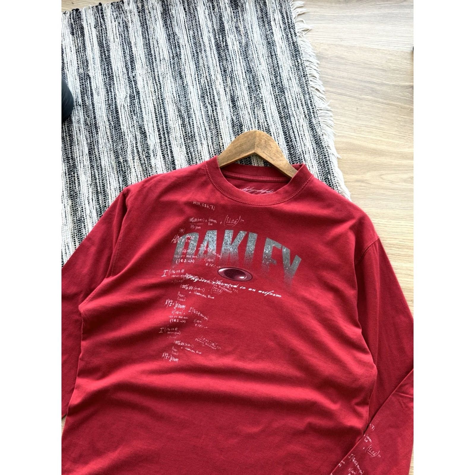 Oakley VINTAGE Oakley Long Sleeve Red Streetwear Style M Men T-Shirt Retro 90s Oakley Long Sleeve Streetwear Red Mens Size M Size US M / EU 48-50 / 2 - 2 Thumbnail