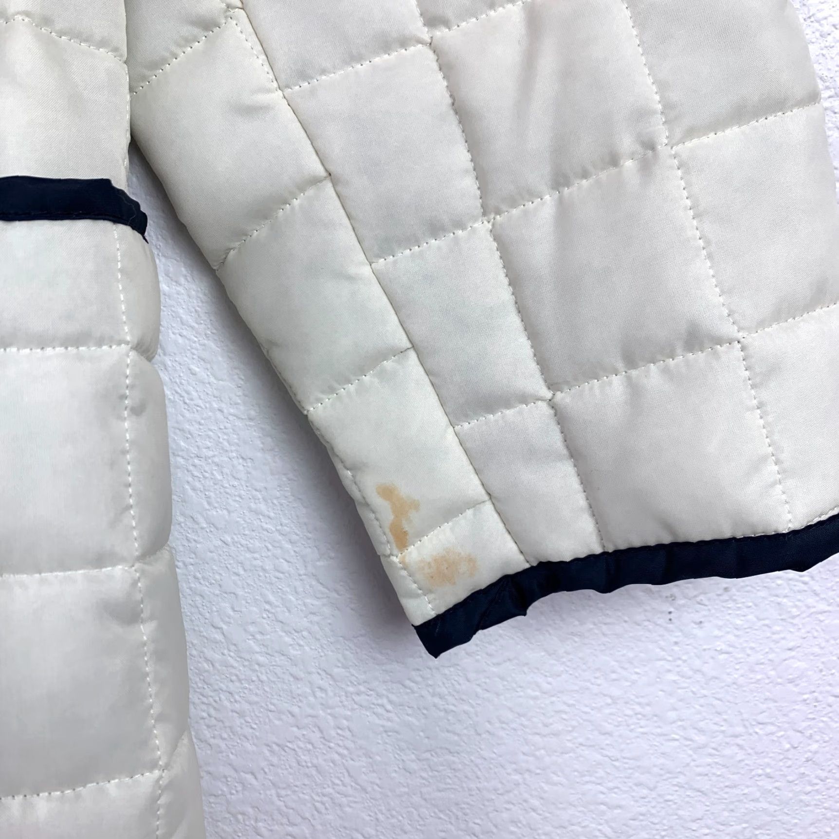 Vintage VINTAGE White Bear of St Paul Minnesota Navy Quilted Button Puffer Coat Medium Shirt Womens M White 1970s Coat Mens Womens Size M / US 6-8 / IT 42-44 - 4 Thumbnail