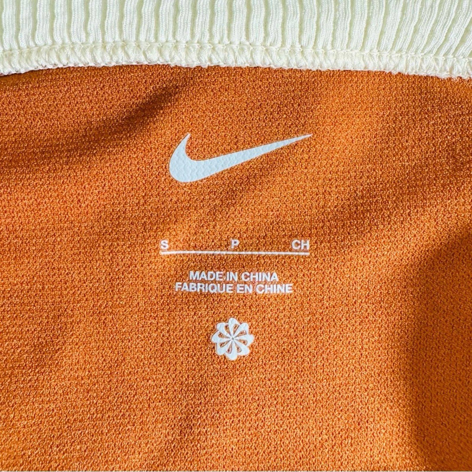 Nike Nike White/Creme Ribbed Crop Top Size S / US 4 / IT 40 - 4 Thumbnail