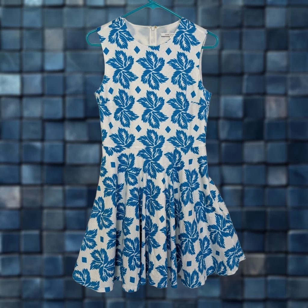 Diane von Furstenberg Diane von Furstenberg Jeannie Women's Fit & Flare Leaf Dress size 4 Size 27" / US 4 / IT 40 - 1 Thumbnail