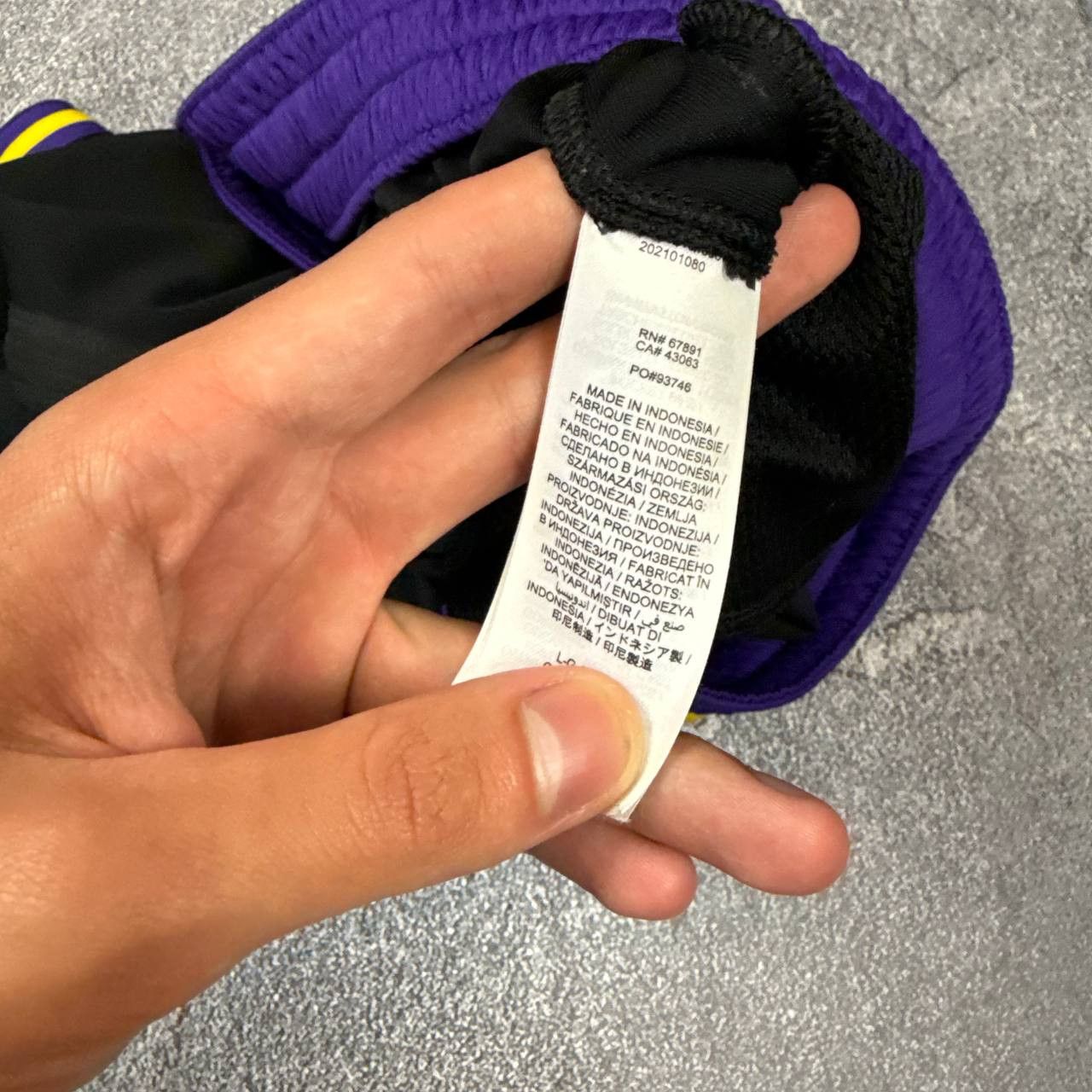 NBA Vintage Nike LA Lakers Basketball Shorts Size S Size US 30 / EU 46 - 6 Thumbnail
