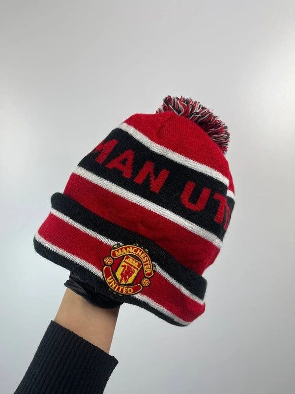 New Era Manchester United New Era Red Black White Pom Beanie Hat Size ONE SIZE - 1 Thumbnail