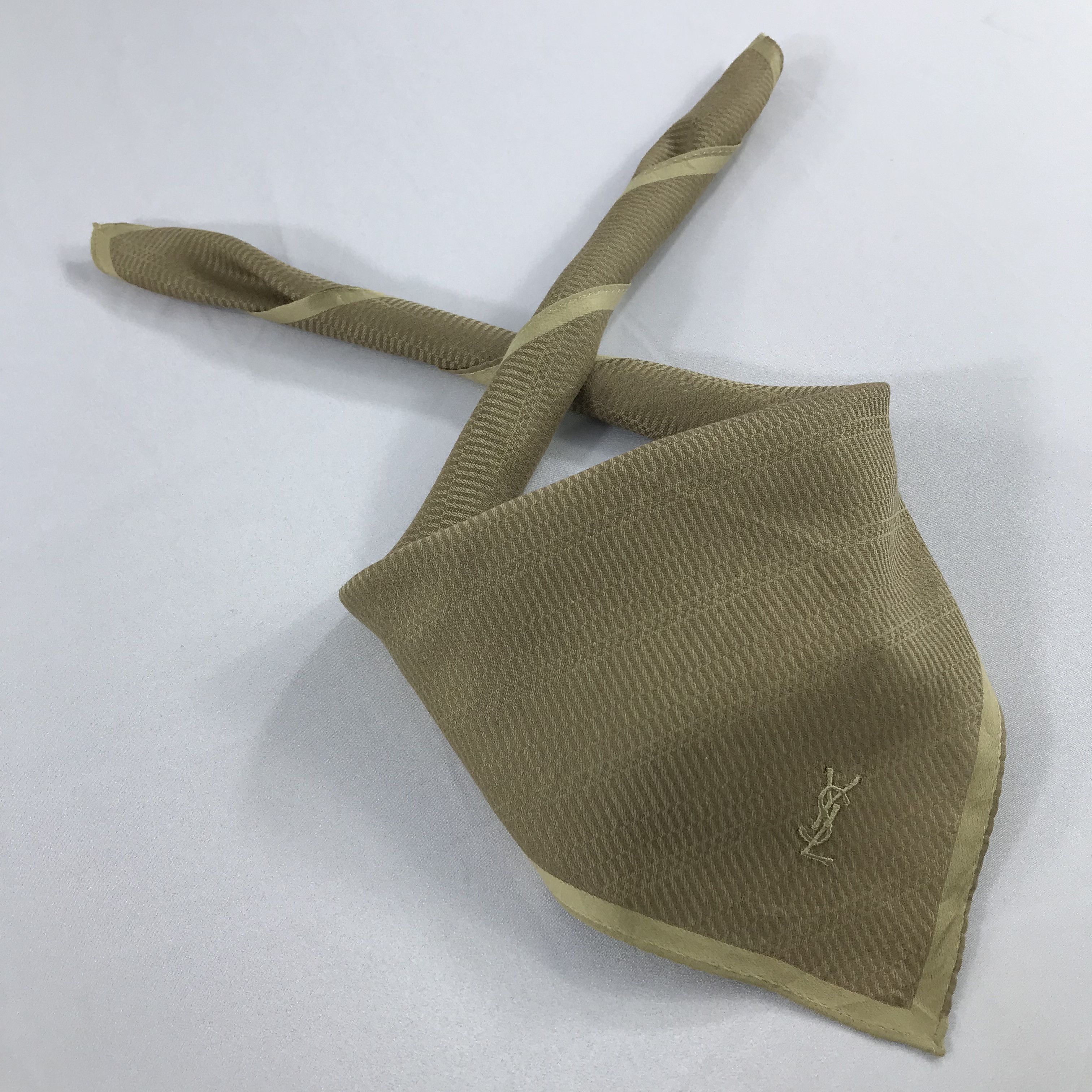 Vintage Yves Saint Laurent Bandana /Handkerchief/Neckerchief -S2143 Size ONE SIZE - 4 Thumbnail