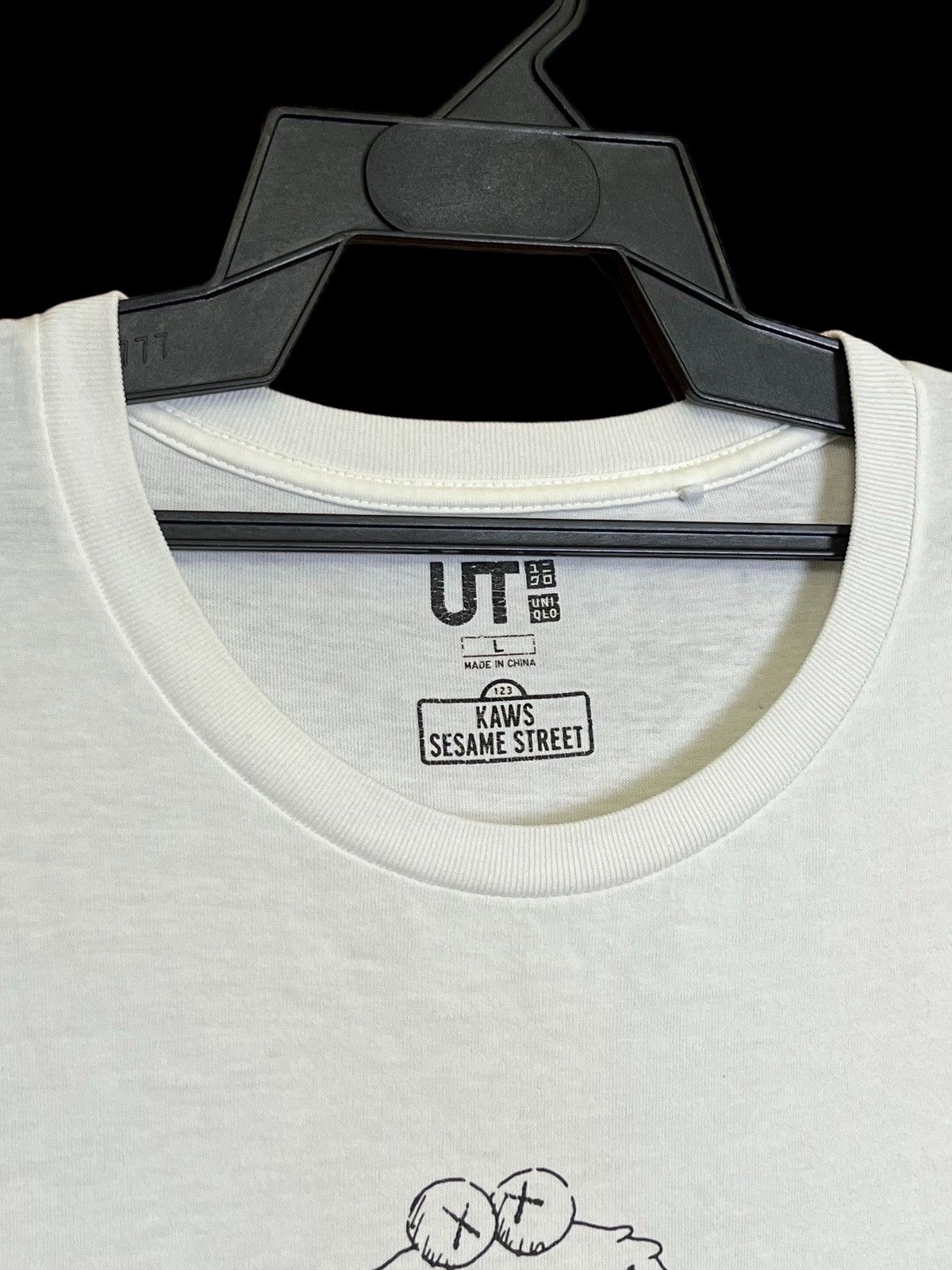 Kaws × Uniqlo NICE🔥🔥UNIQLO x KAWS x SESAME STREET COLLABORATION T SHIRT Size US L / EU 52-54 / 3 - 3 Thumbnail