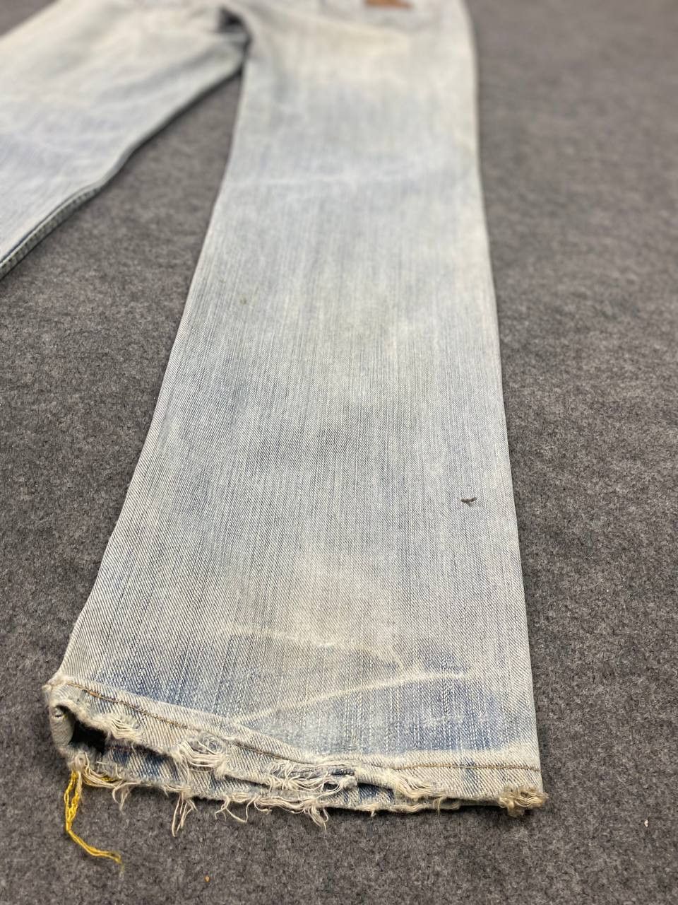Wrangler vintage wrangler lightwash distressed denim Size US 33 - 9 Thumbnail