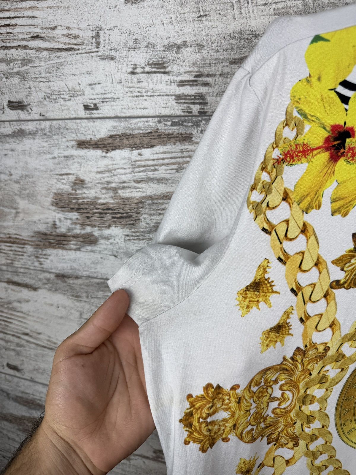 Versace Mens Vintage Versace medusa T-shirt luxury tee big logo rare Size US L / EU 52-54 / 3 - 6 Thumbnail