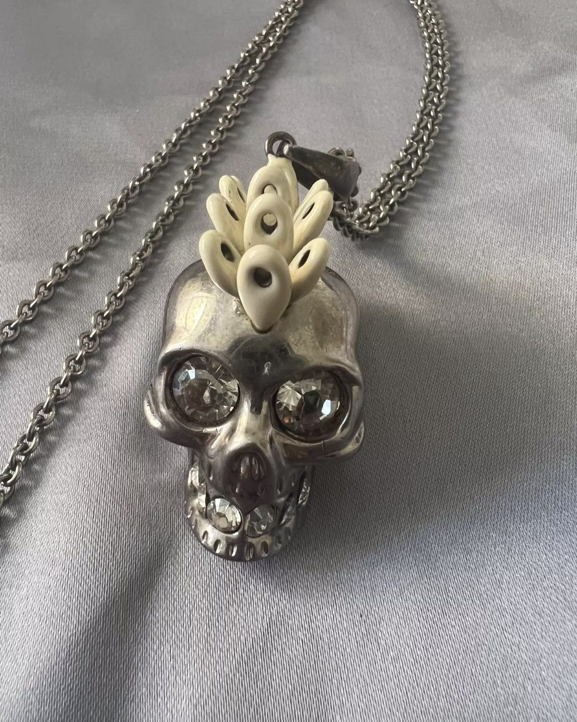 image of Alexander Mcqueen Mcqueen Skull Necklace in Silver, Men's