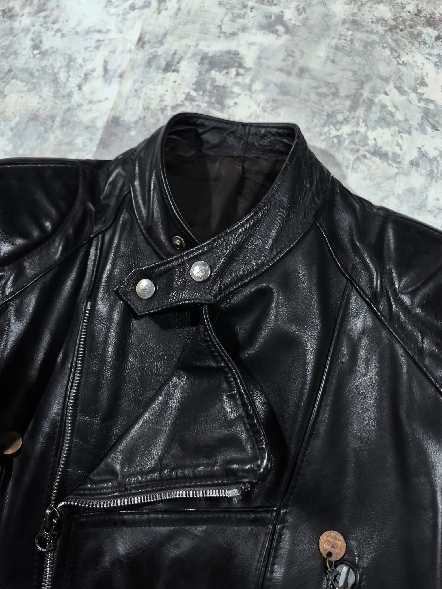 Leather vintage heavyweight trashed moto biker leather jacket 80s Size US L / EU 52-54 / 3 - 9 Thumbnail