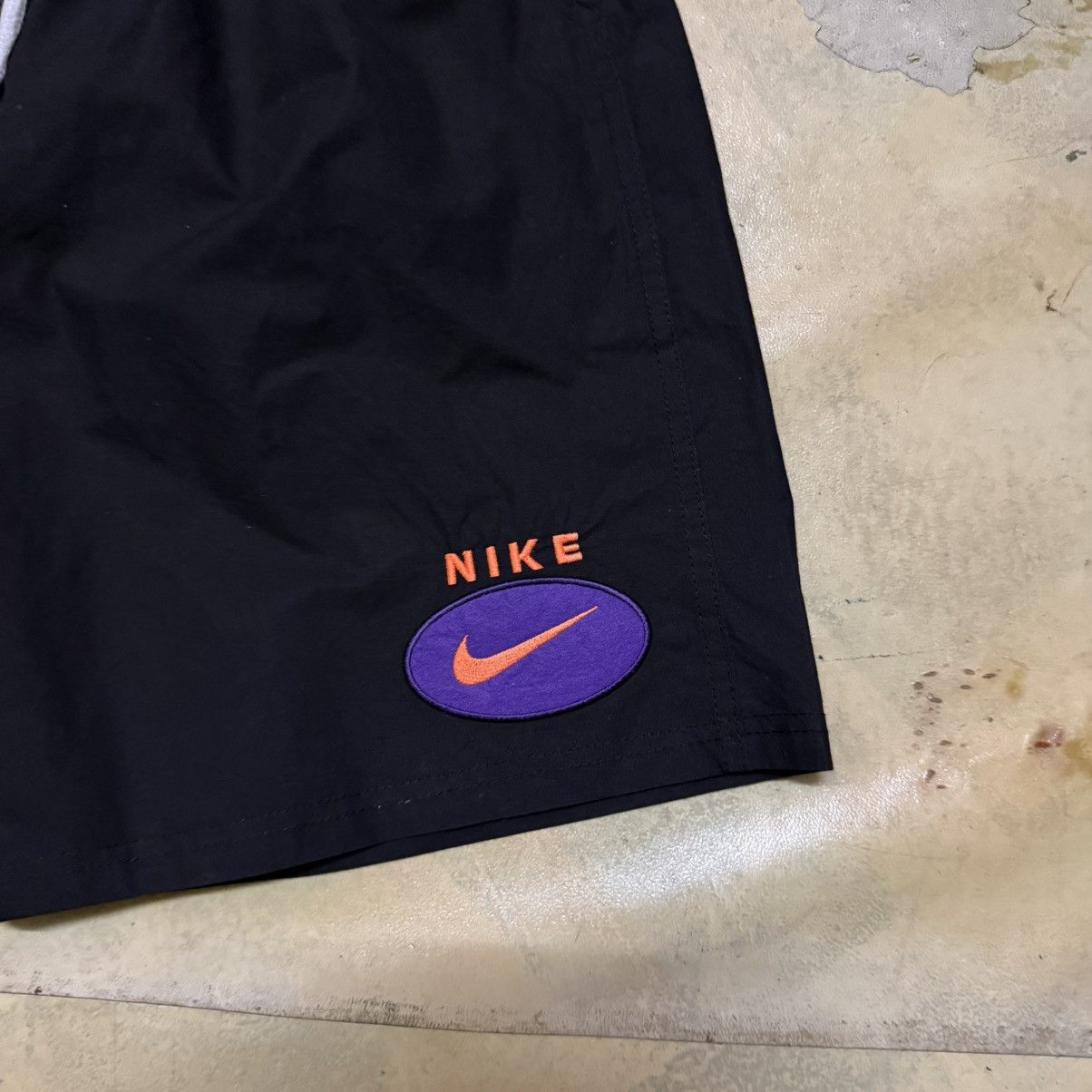 Nike Vintage Nike Short Pants Size US 26 / EU 42 - 2 Thumbnail