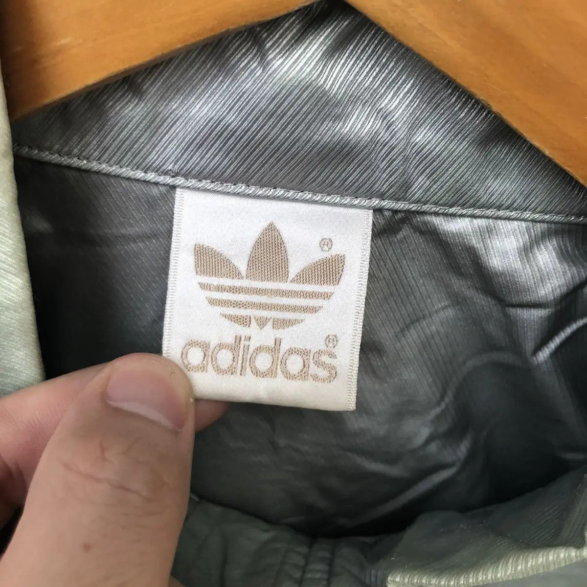 Adidas Vintage 90s Adidas Trefoil Big Logo Winbreaker | Swag Hype Size US L / EU 52-54 / 3 - 3 Thumbnail