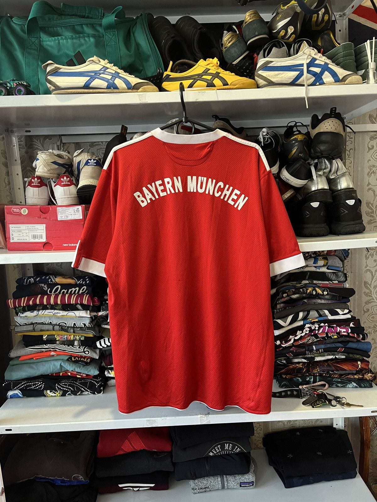 Adidas ADIDAS FC Bayern Munchen Mens Football Shirt Jersey Red Size US L / EU 52-54 / 3 - 5 Thumbnail