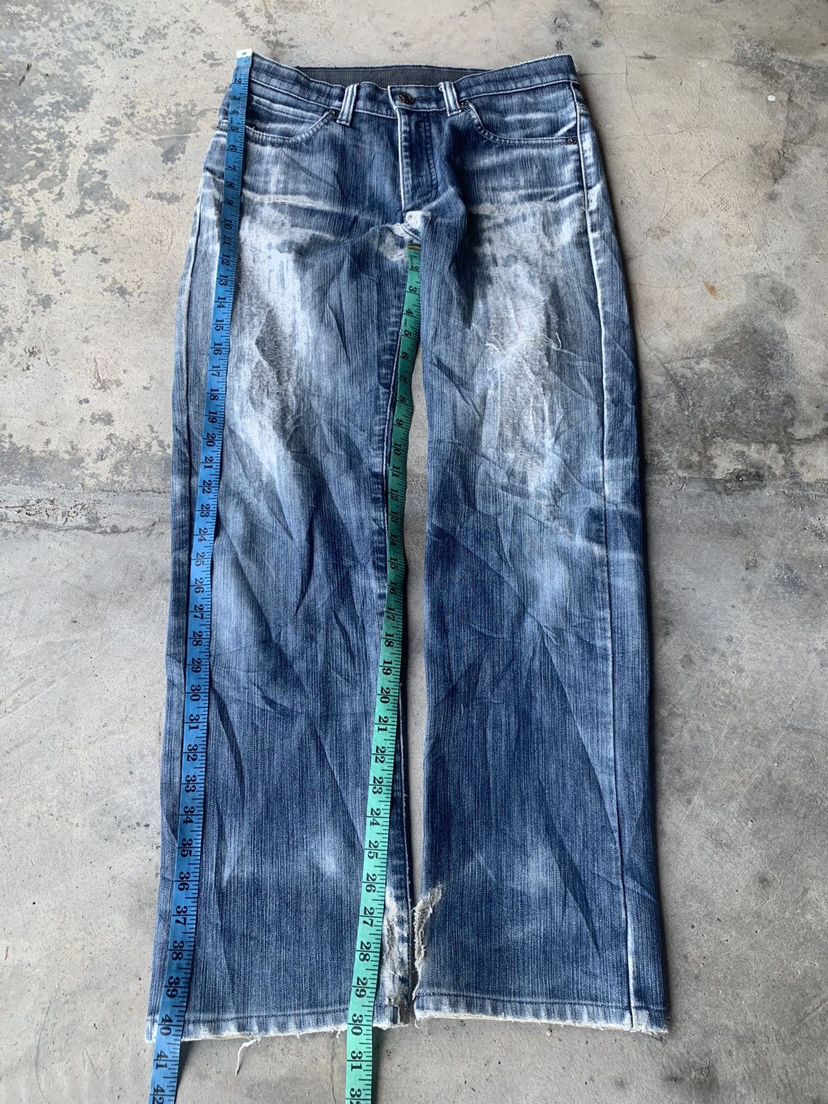 Edwin Distressed Edwin 503 made in Japan 🇯🇵 nice faded. Size US 31 - 3 Thumbnail