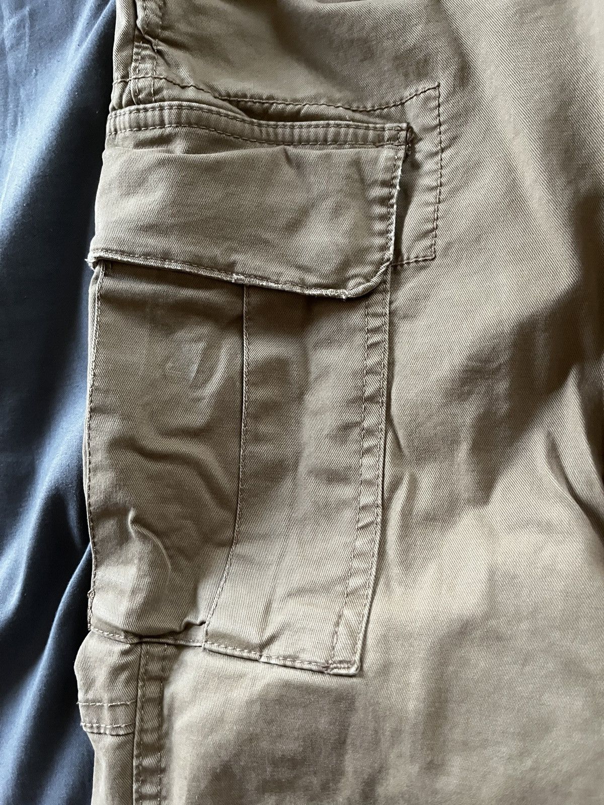 American Eagle Outfitters Kaki Cargo Pants Size US 32 / EU 48 - 3 Thumbnail