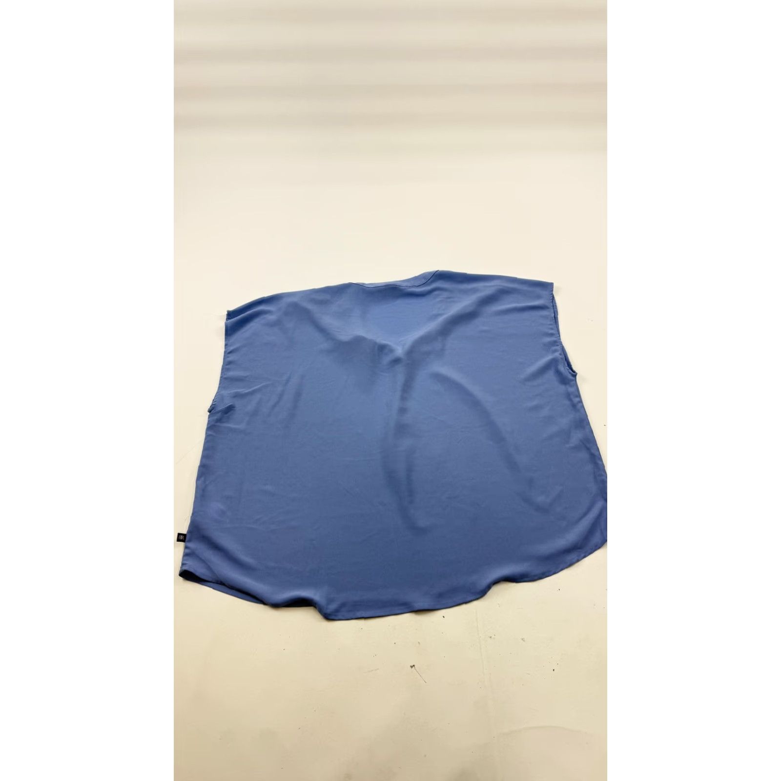 Banana Republic Banana Republic Shirt Womens XXL Blue V-Neck Short Sleeve Blouse Top Polyester Size XXL / US 16-18 / IT 52-54 - 6 Thumbnail