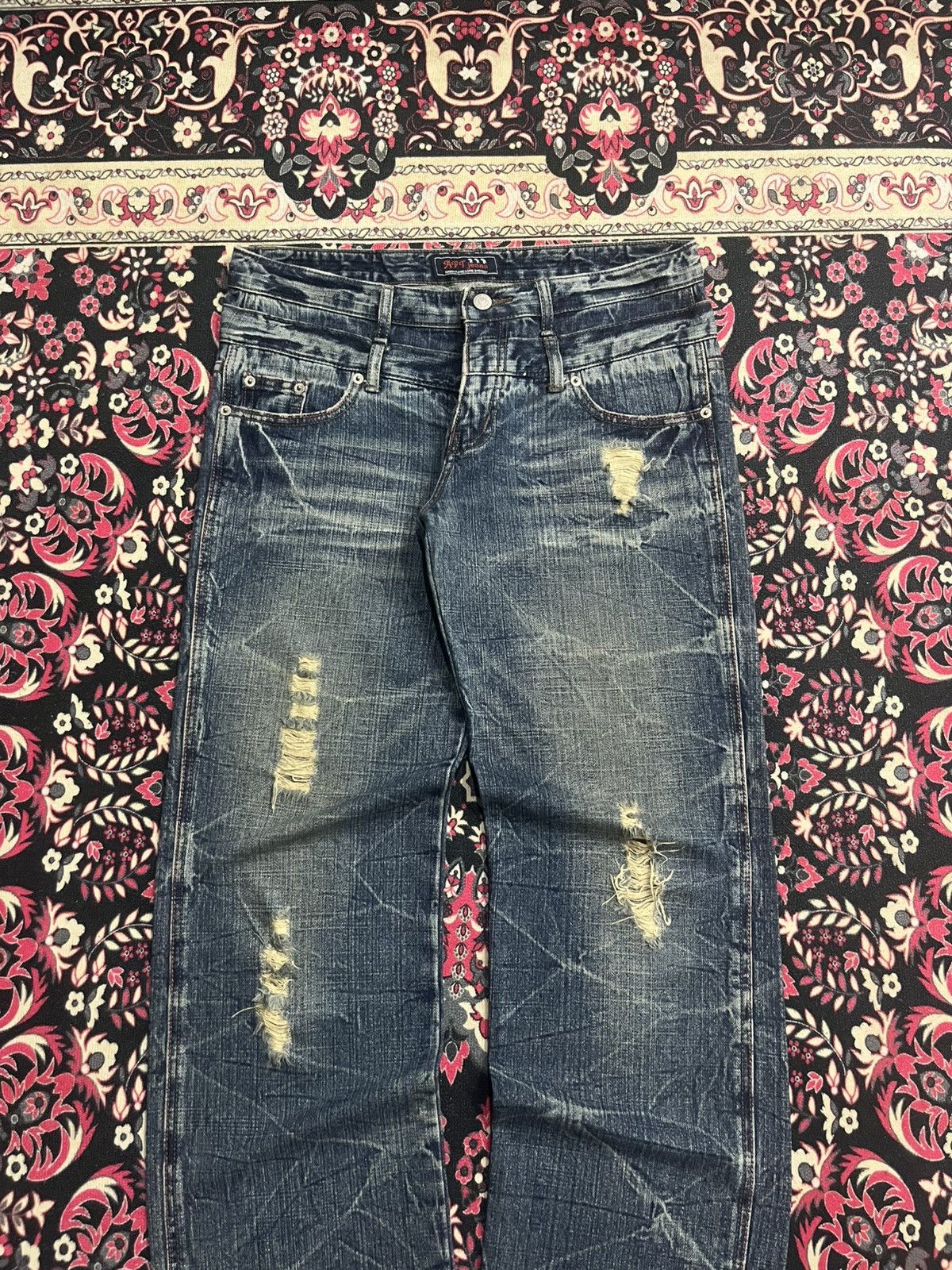 Le Grande Bleu (L.G.B.) Vintage African Taro Shattered Double Waist Distressed Jeans Size US 31 - 3 Thumbnail