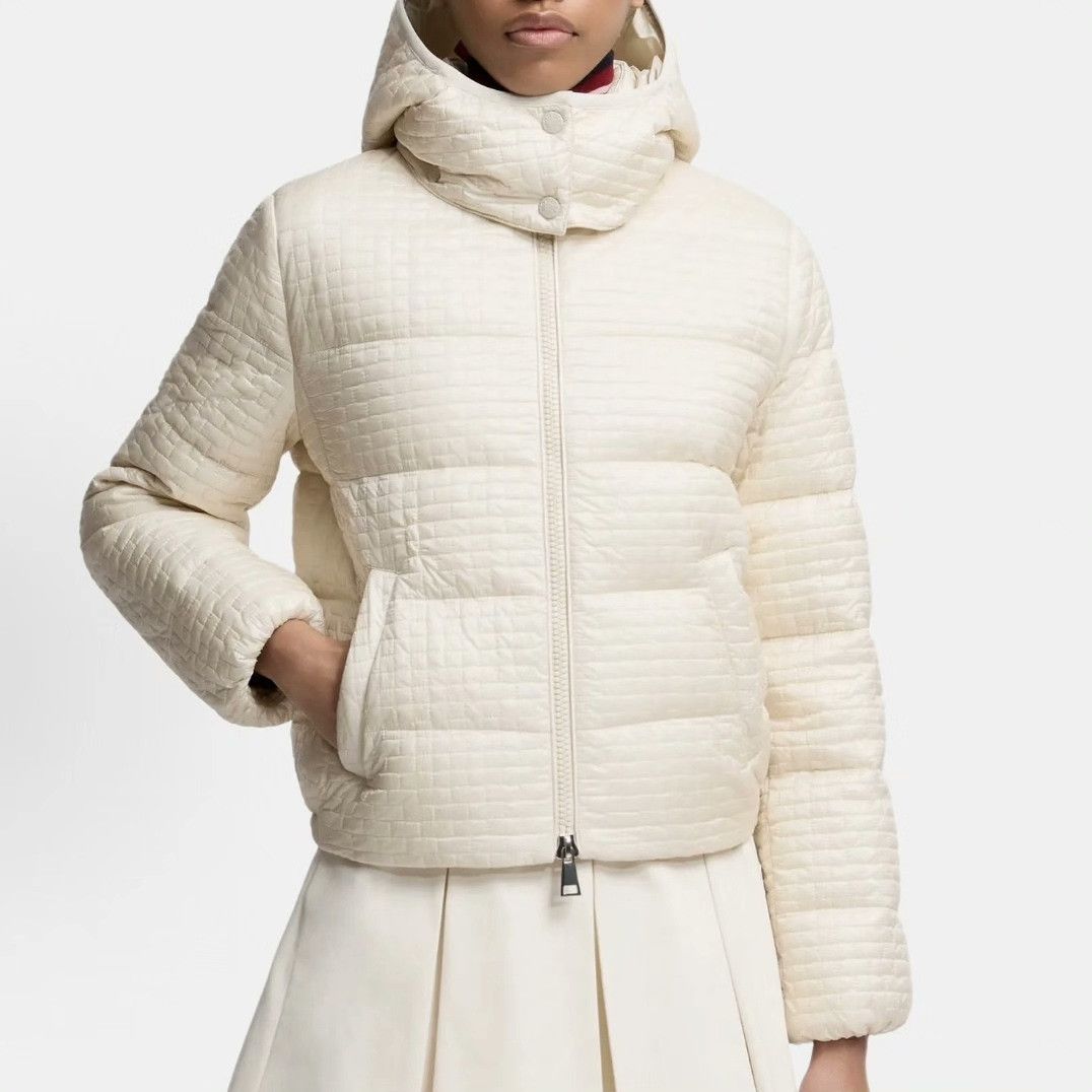 Moncler Moncler Down Jacket XS Women Size XS / US 0-2 / IT 36-38 - 1 Thumbnail