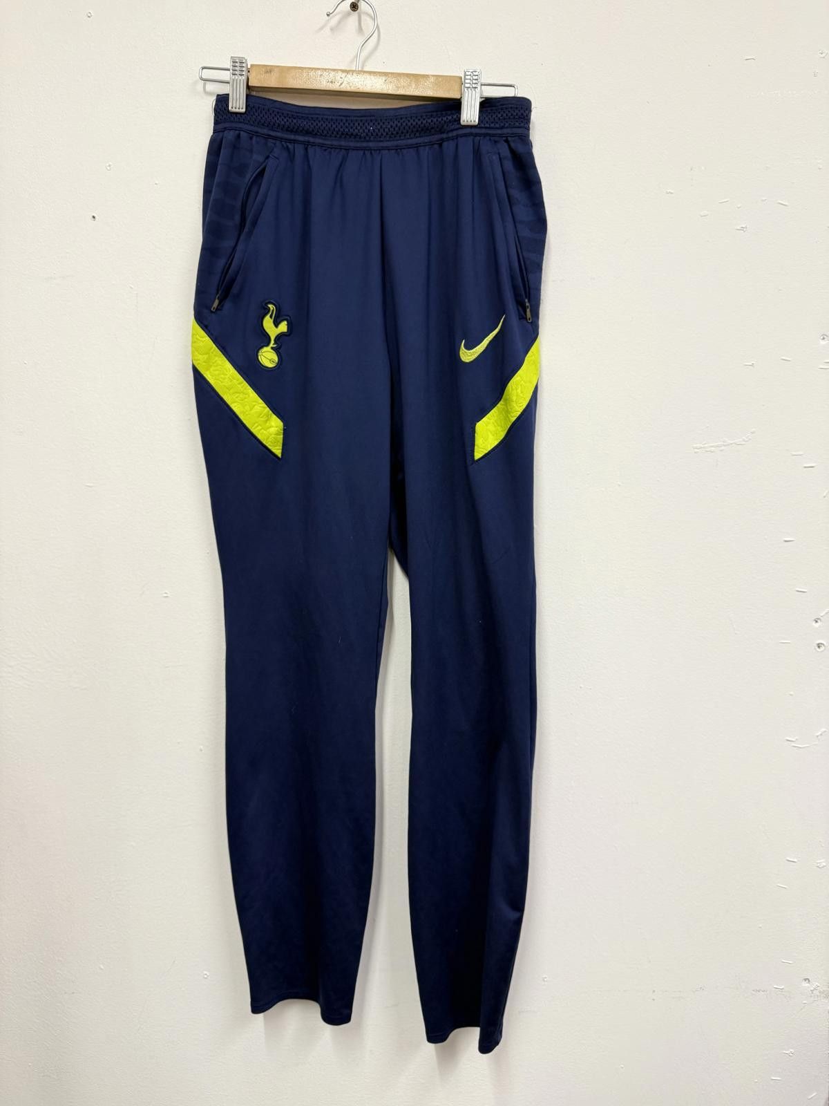 Nike Nike Tottenham Hotspur Men's Dri-FIT Sweatpants Size US 36 / EU 52 - 1 Thumbnail