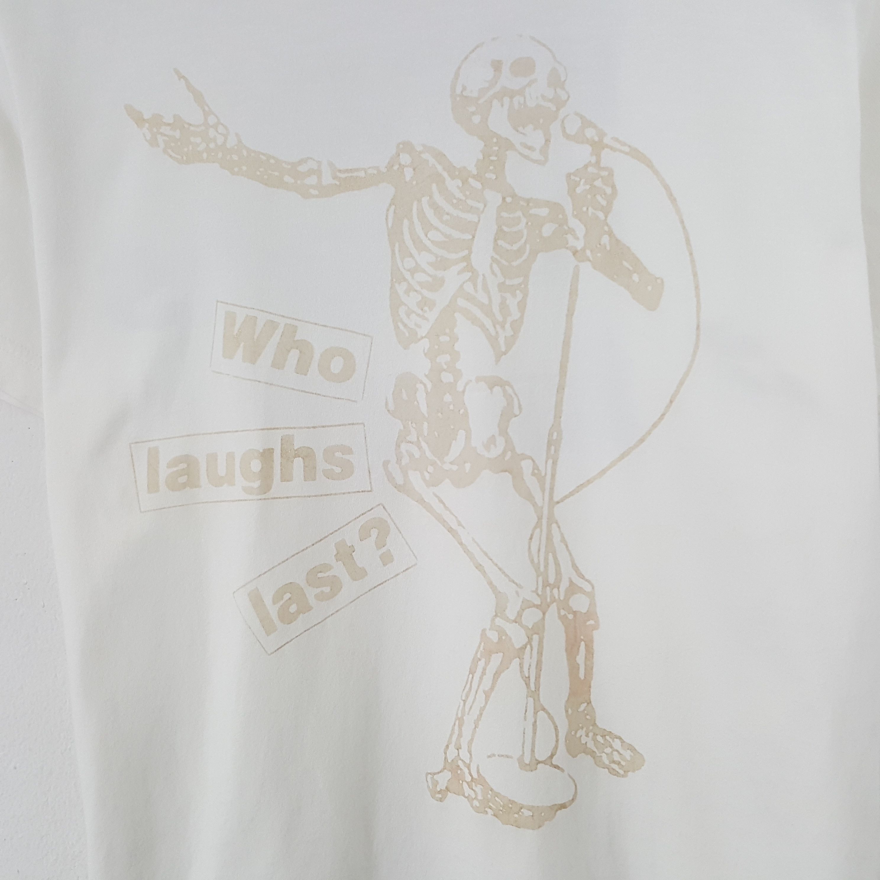 Barbara Kruger × Rage Against The Machine × Vintage Vintage Barbara Kruger Who Laughs Last Tshirt Size US M / EU 48-50 / 2 - 2 Thumbnail