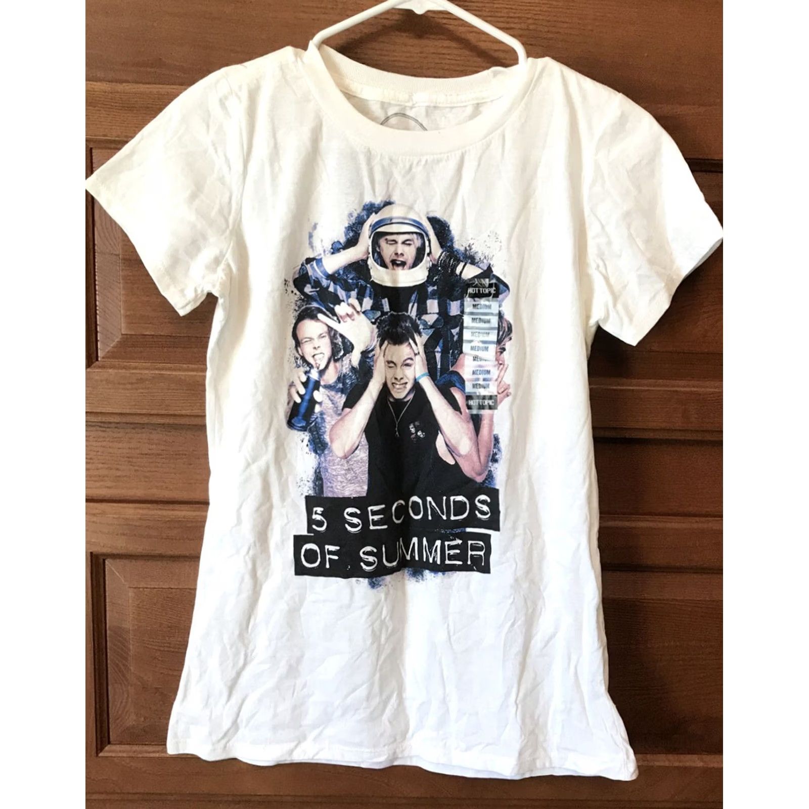 Hot Topic 5 Seconds Of Summer Women Jrs T Shirt M Short Sleeve White Hot Topic NWT B26 Shirt Womens M White 5 Seconds Of Summer Size M / US 6-8 / IT 42-44 - 2 Thumbnail