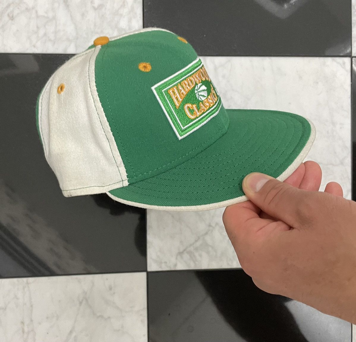 New Era 🔥 Vintage Celtics fitted 7 1/8 Size ONE SIZE - 4 Thumbnail