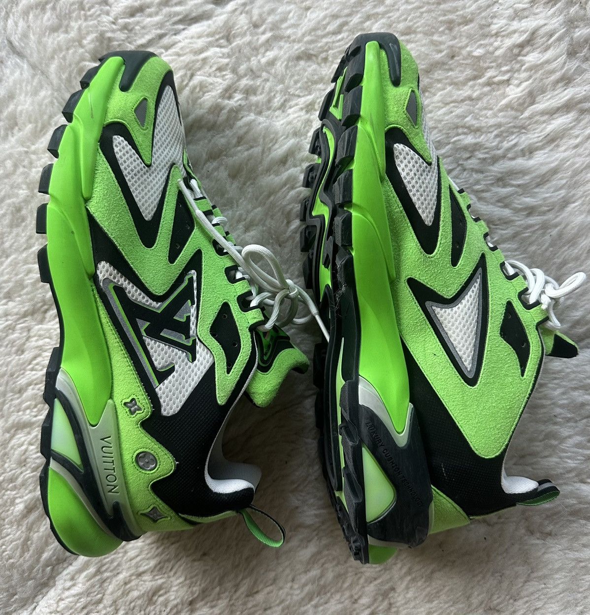 Louis Vuitton LV RUNNER TACTIC GREEN Size US 10.5 / EU 43-44 - 3 Thumbnail