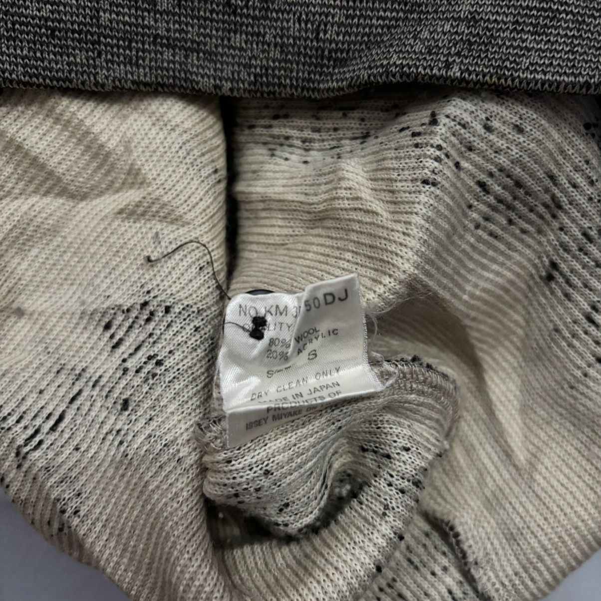 Issey Miyake Vintage 1980s Issey Miyake Ikat Knit Shawl Cardigan Size US S / EU 44-46 / 1 - 8 Thumbnail