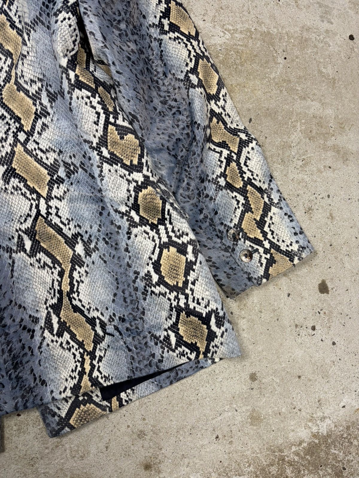 Roberto Cavalli Vintage 2000s Roberto Cavalli Snake Skin Python Print Blazer Size XL / US 12-14 / IT 48-50 - 16 Thumbnail