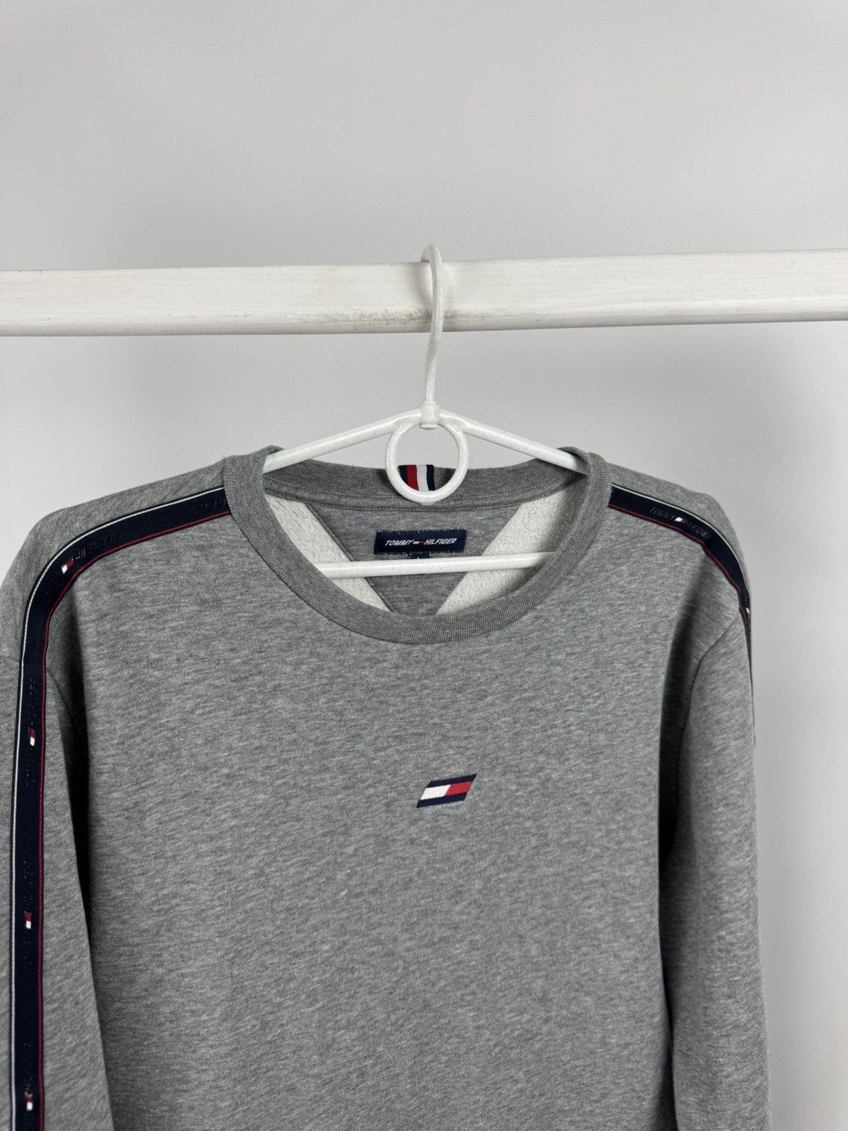 Tommy Hilfiger Rare Tommy Hilfiger Sweatshirt Size US L / EU 52-54 / 3 - 4 Thumbnail