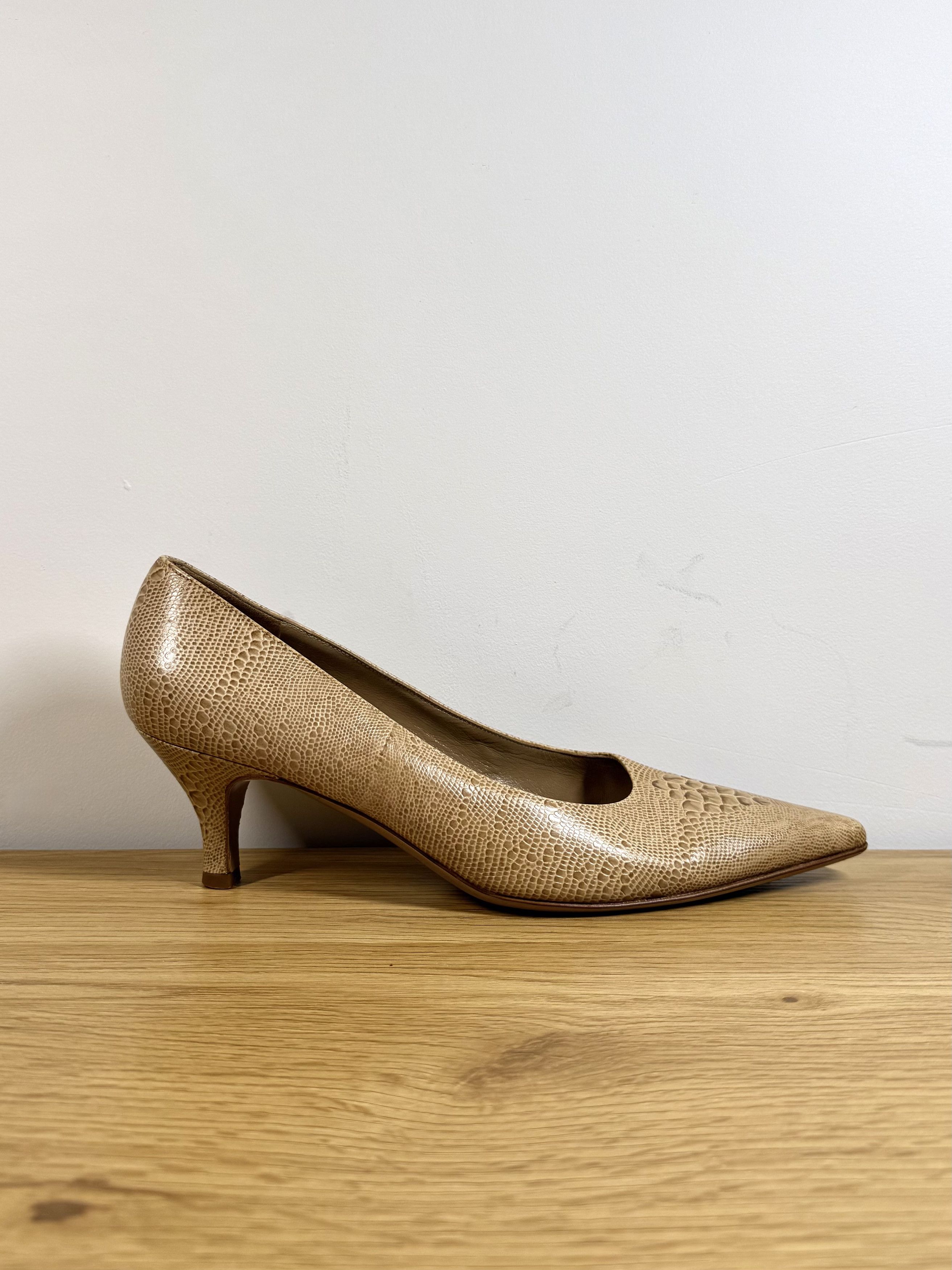 Salvatore Ferragamo Salvatore Ferragamo Giusy Leather Kitten Heel Pumps Size US 6.5 / IT 36.5 - 9 Thumbnail