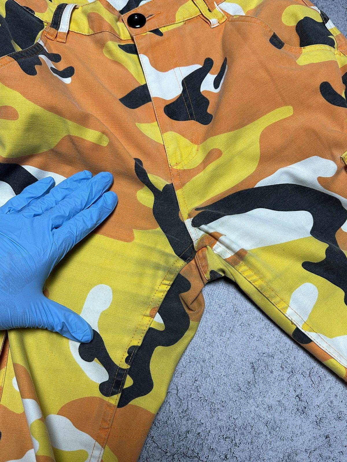 Karl Kani × Vintage Karl Kani Camo Cargo Pants Size US 27 - 10 Thumbnail