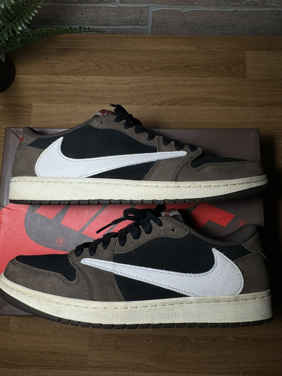 Nike × Travis Scott Jordan 1 Retro Low Mocha TRAVIS SCOTT Size US 12 / EU 45 - 8 Thumbnail