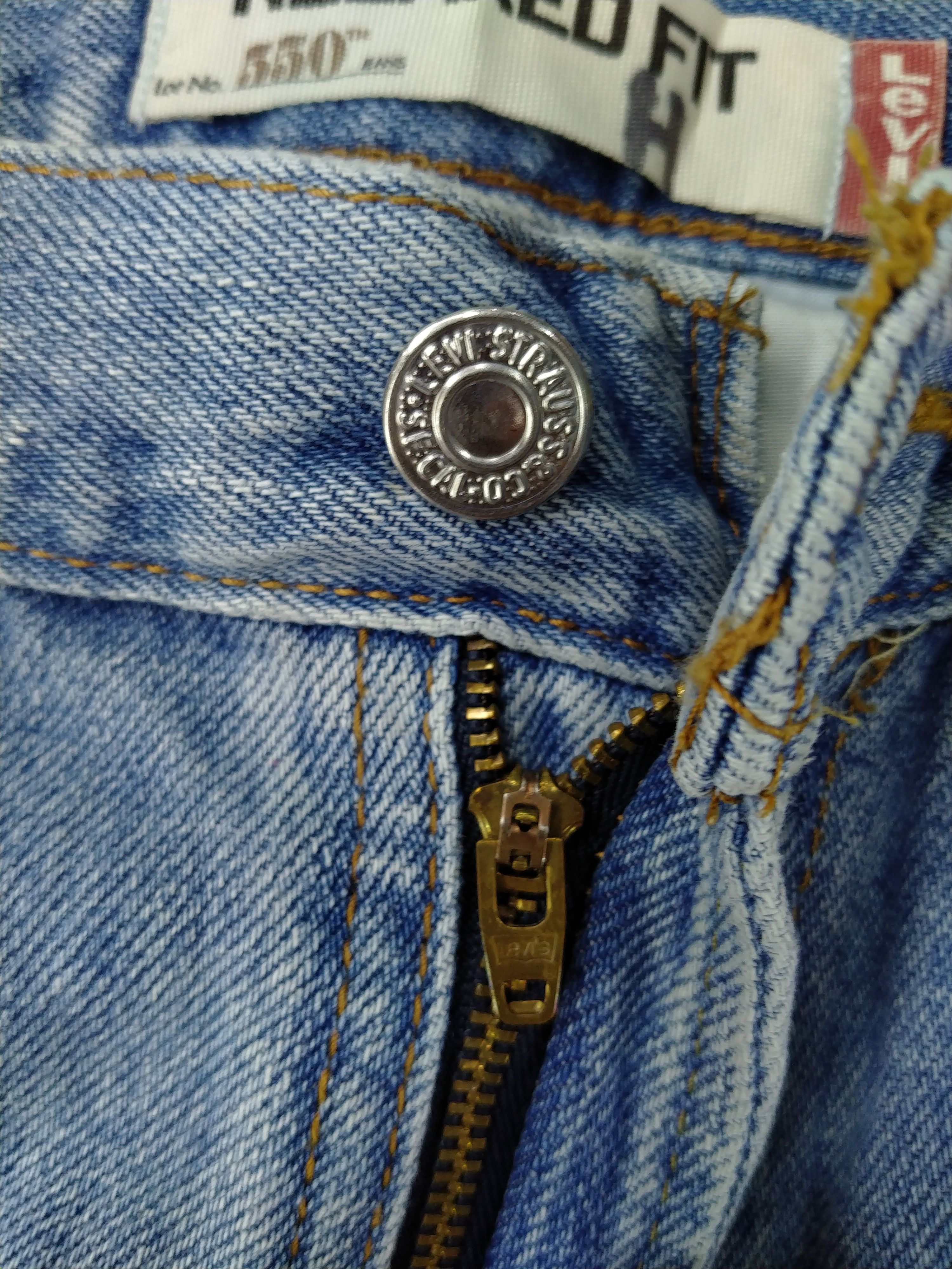 Vintage Light Wash Vintage Levi's 550 Relaxed Fit Denim -JN454 Size US 31 - 9 Thumbnail