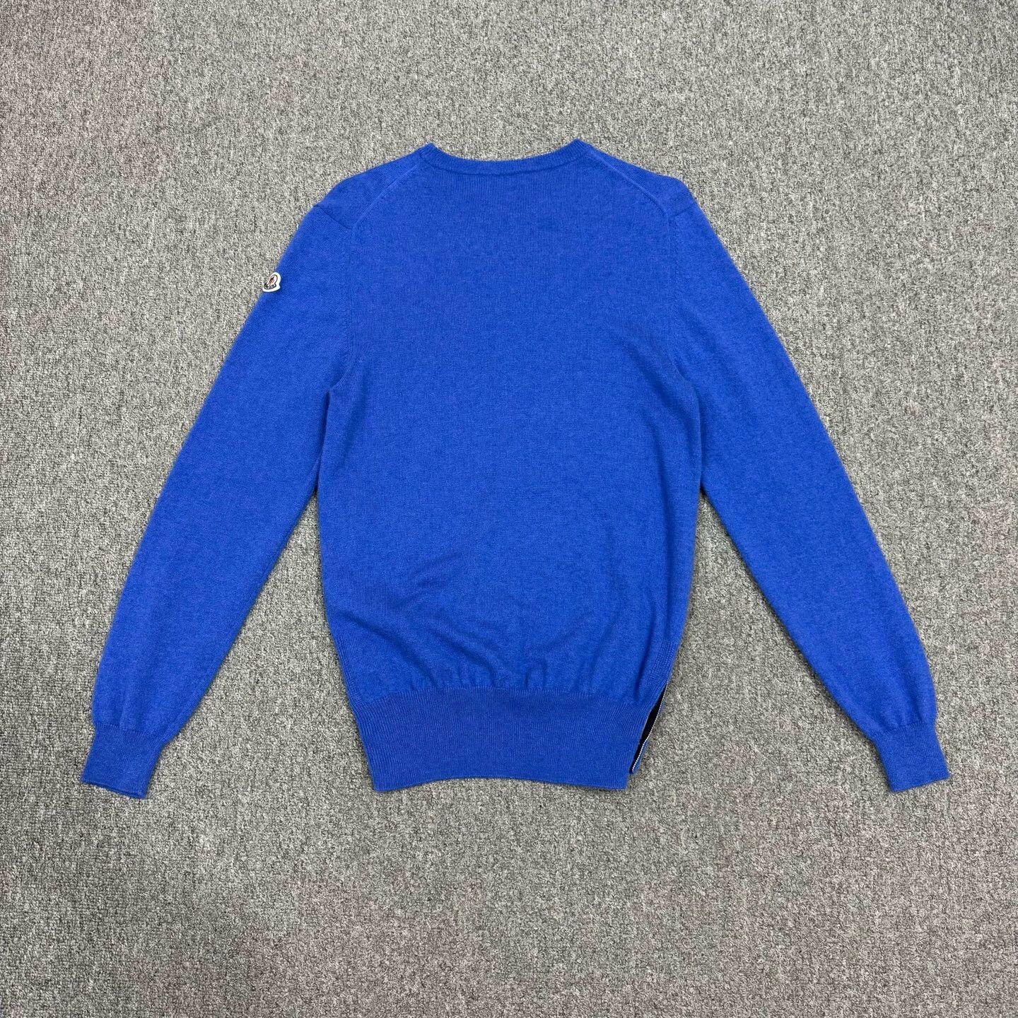 Moncler Moncler Blue arm logo wool knit sweater L 99 new Size US L / EU 52-54 / 3 - 2 Thumbnail