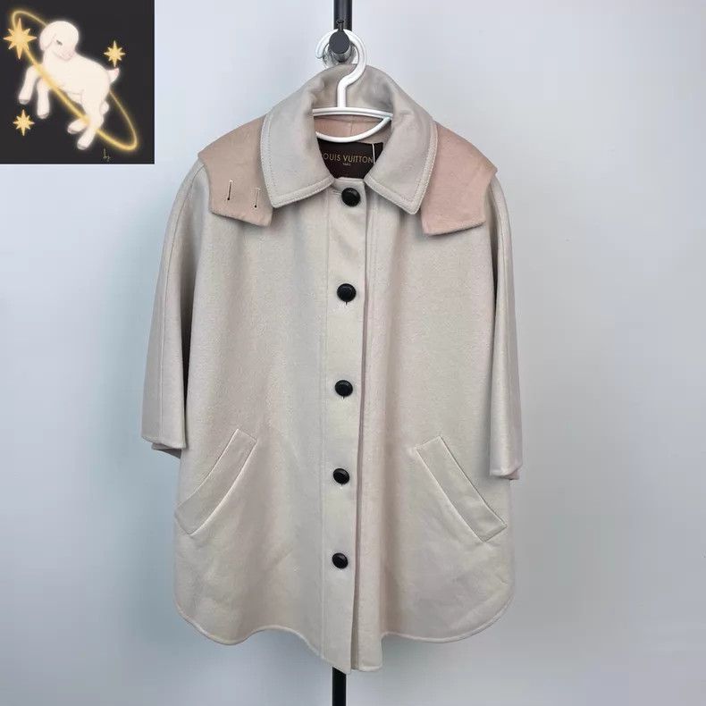 Louis Vuitton Louis Vuitton Beige hooded cloak coat Size XXS / US 00 / IT 34 - 1 Thumbnail