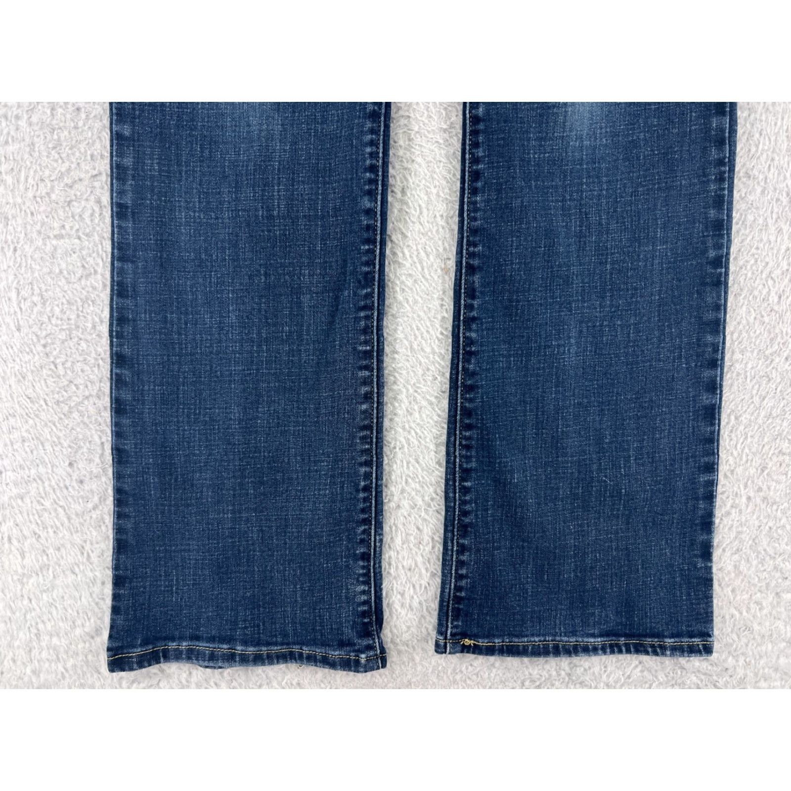 Levi's Levis Jeans Women 10 Blue Denim Bootcut Mid Rise 29x28 Slimming Comfort 5-Pocket Modern American Jeans Mens? Size 32" / US 10 / IT 46 - 7 Thumbnail