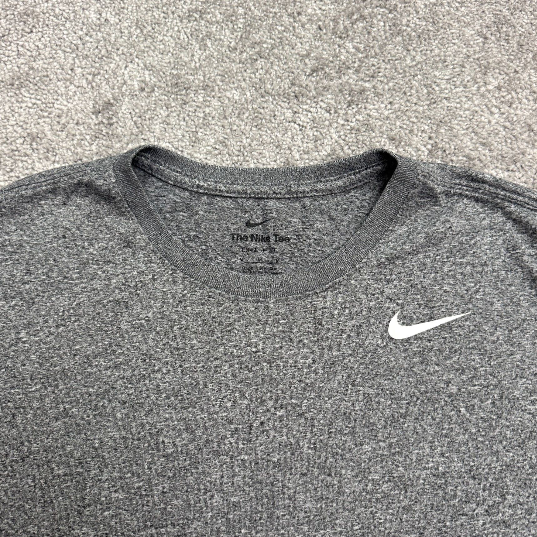 Nike Nike Dri-Fit T-Shirt Women's Medium Heather Gray Performance Tee The Nike Tee Dri-Fit Active T-Shirt Womens Medium Heather Gray Performance Tee Size M / US 6-8 / IT 42-44 - 3 Thumbnail