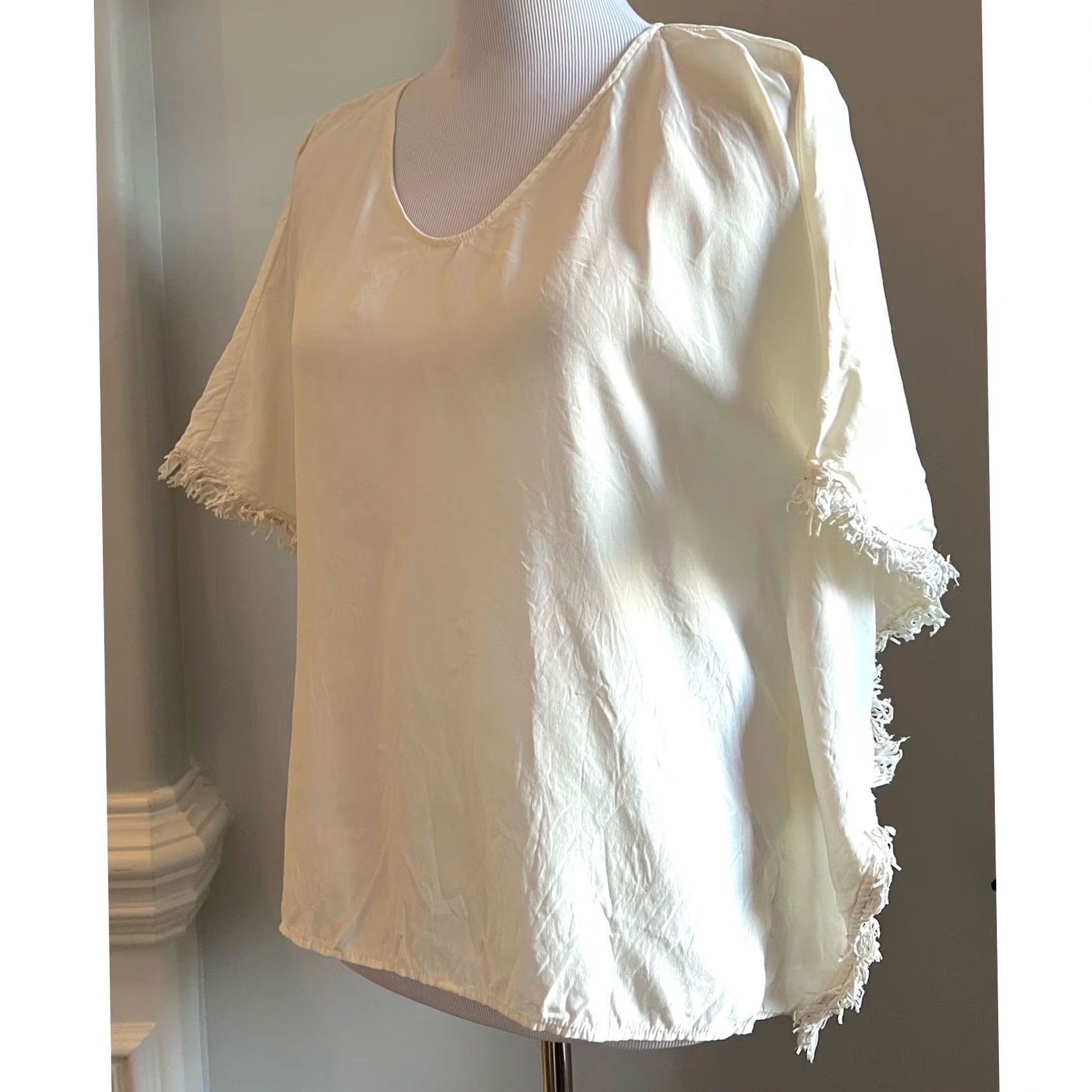 Vintage Marie Oliver Silk Blouse Top Fringe Ivory Cream V-Neck Women’s XXS Blouse Silk Fringe Tunic Womens XS (2XS) Size XXS / US 00 / IT 34 - 2 Thumbnail