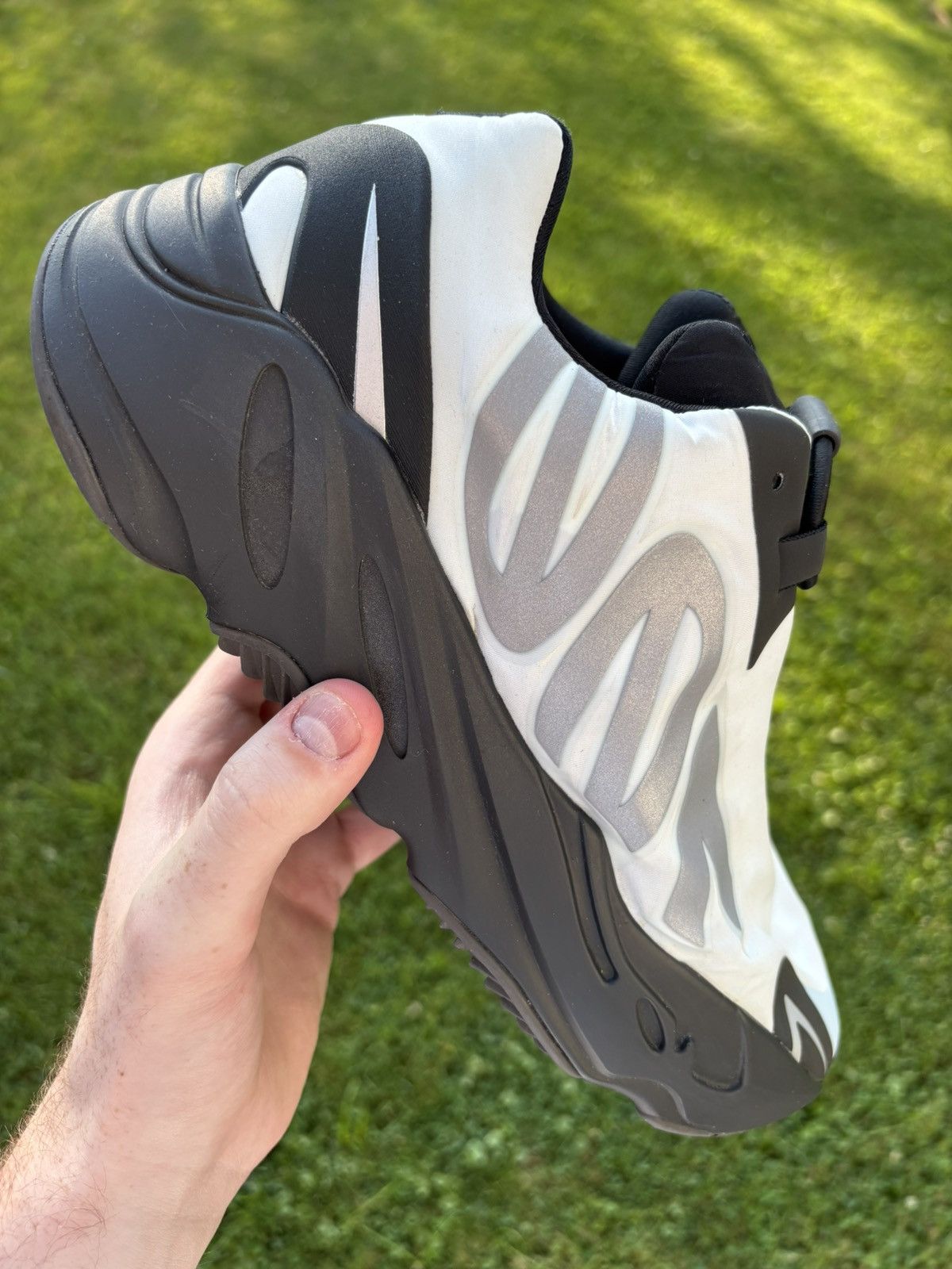 adidas YEEZY Boost 700 MNVN 