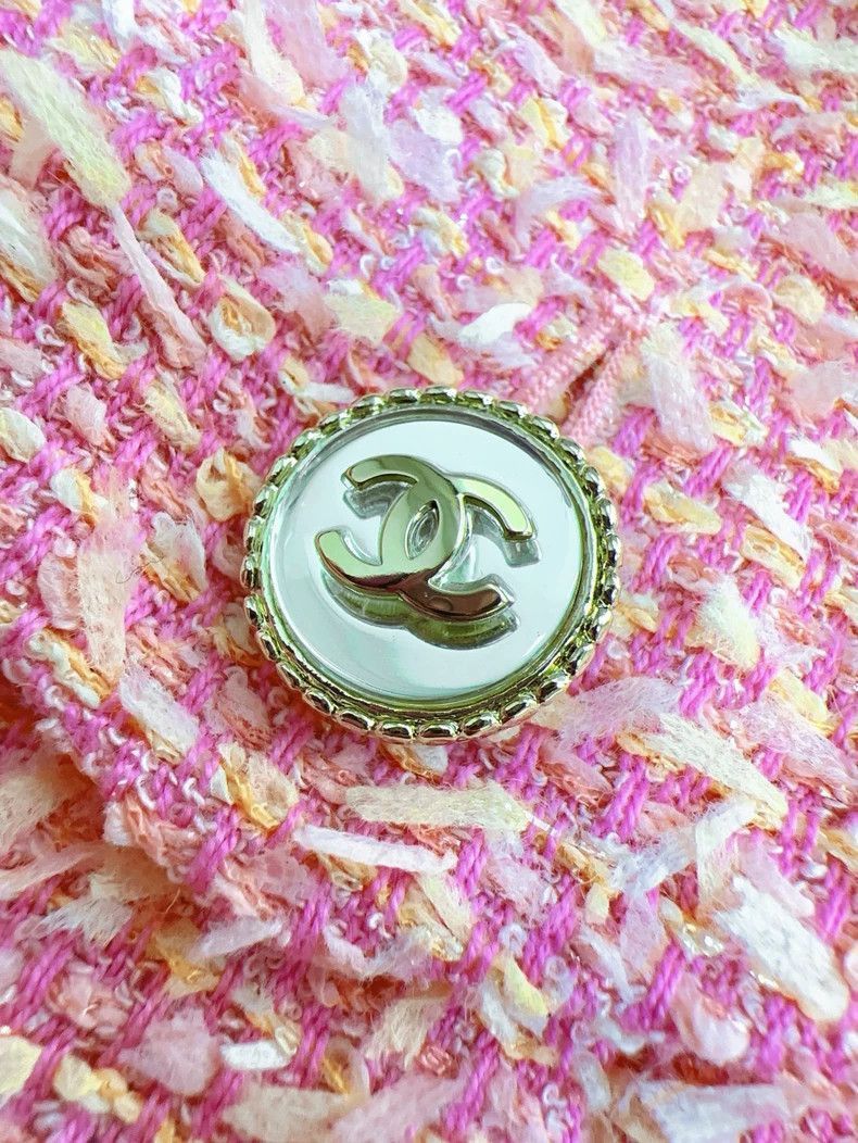 Chanel Chanel 21s Pink Crystal Button Sleeveless Vest Size M / US 6-8 / IT 42-44 - 5 Thumbnail