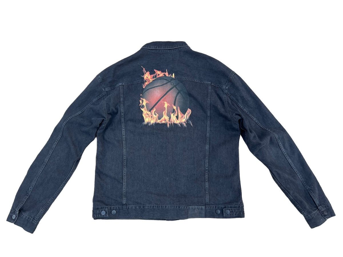 Marcelo Burlon Burning 🔥 Basketball Fade Black Denim Trucker Jacket Size US XXL / EU 58 / 5 - 2 Thumbnail