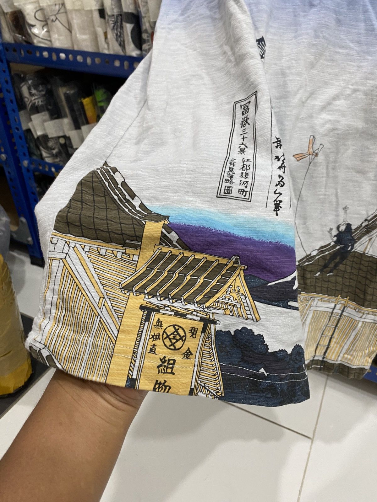 Uniqlo UNIQLO X HOKUSAI BLUE TSHIRT Size US M / EU 48-50 / 2 - 3 Thumbnail