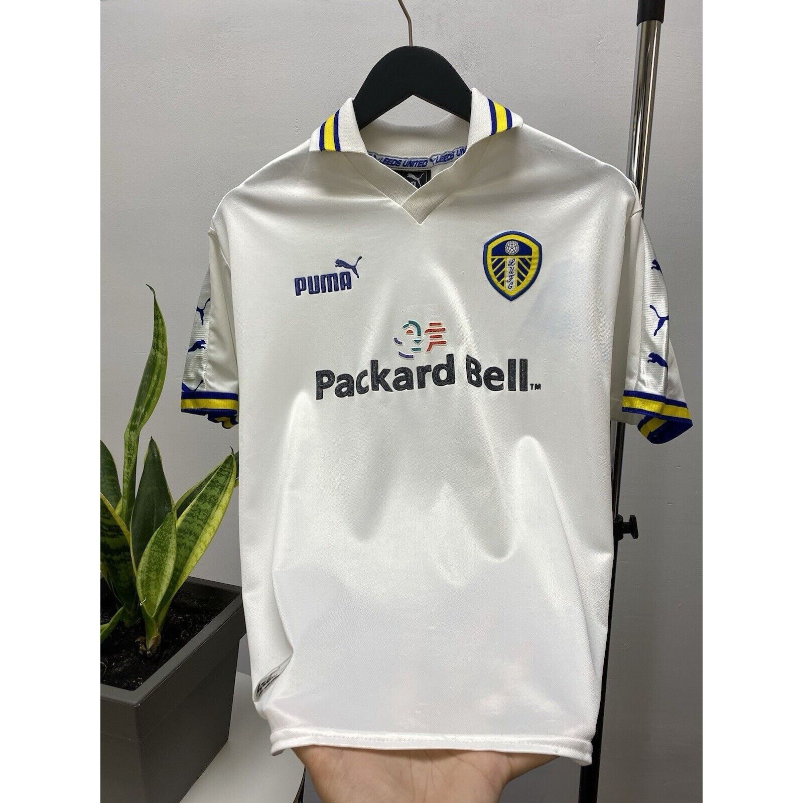 Puma × Vintage Leeds United 1998-2000 #Hasselbaink Kids Jersey Size 32/34 Size US XXS / EU 40 - 8 Thumbnail