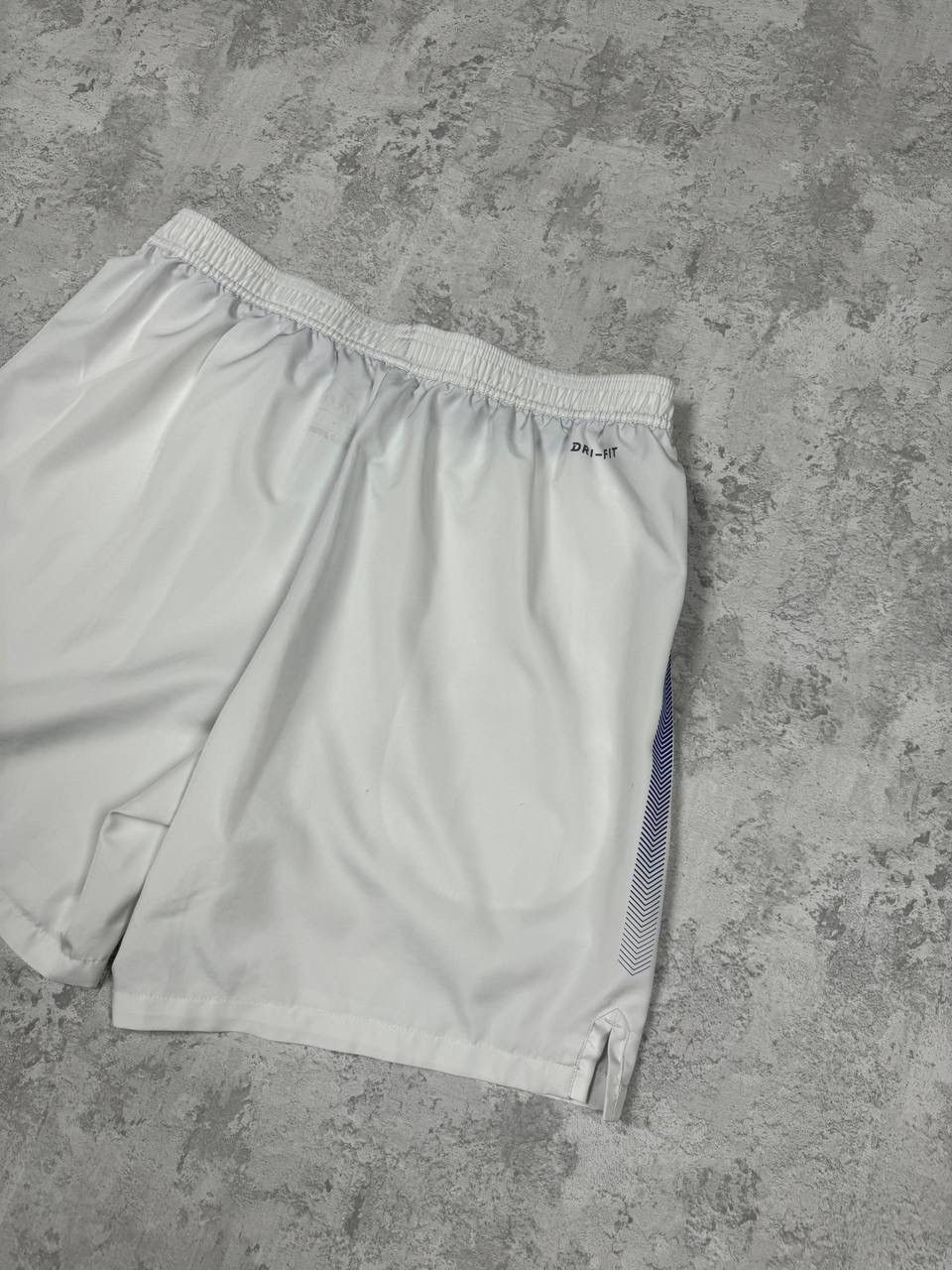 Nike Nike White Men Shorts Size L Size US 33 - 8 Thumbnail