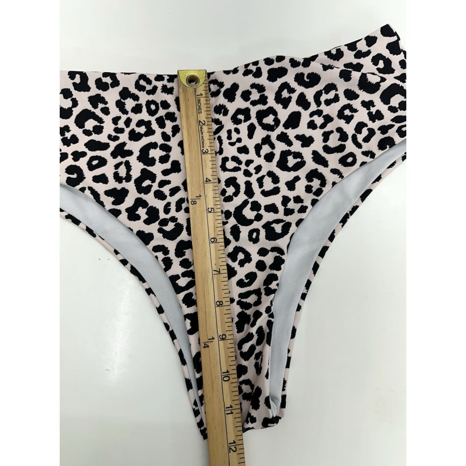 Shein Shein Womens Swimsuit Bikini Bottoms Size Medium Animal Print Color Green Womens Beach Bikini Bottoms M Green Animal Print Size 32" / US 10 / IT 46 - 6 Thumbnail