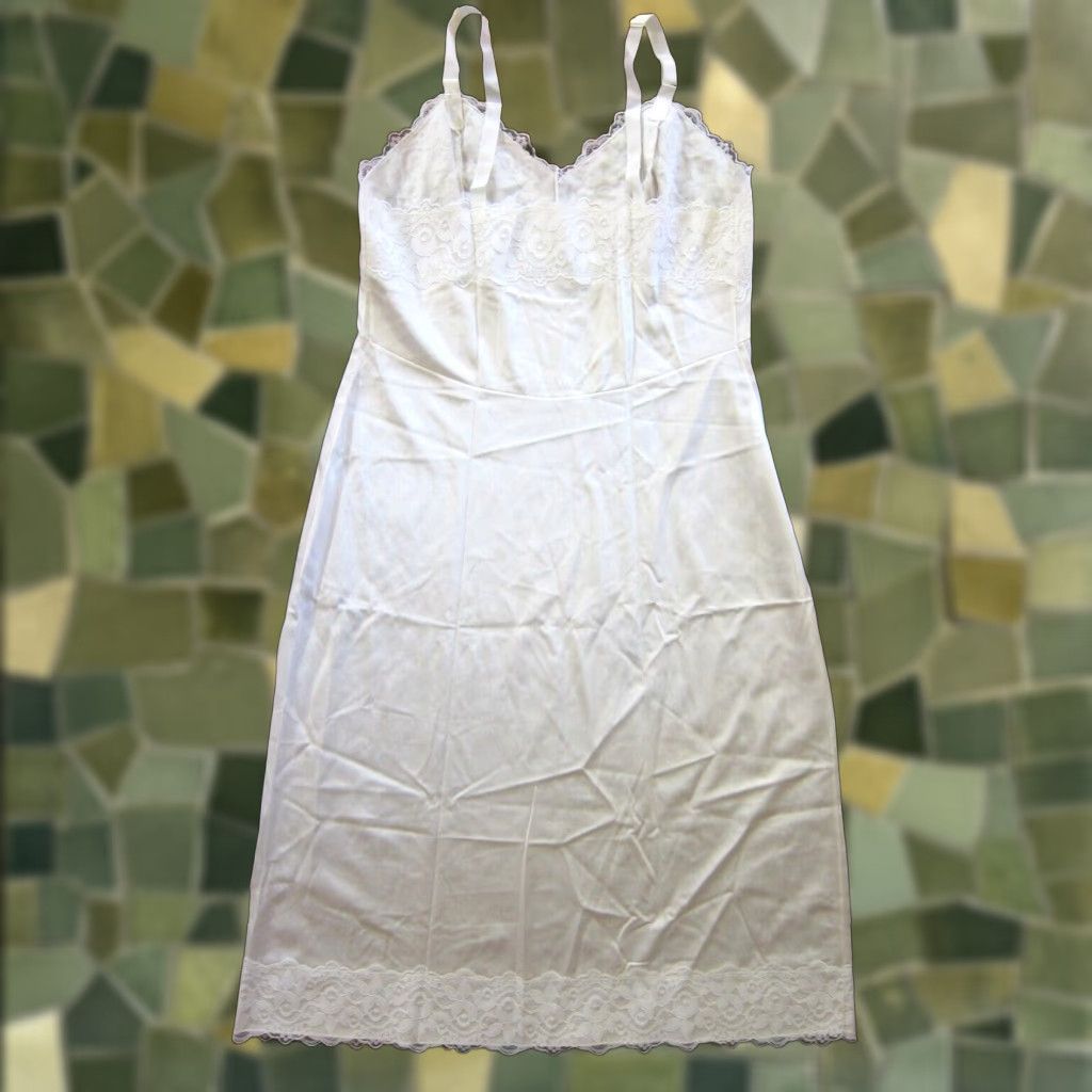 Vintage Vintage Pinehurst Ivory Lace Spaghetti Strap Long Slip Nightgown Dress 36 Medium Size M / US 6-8 / IT 42-44 - 1 Thumbnail