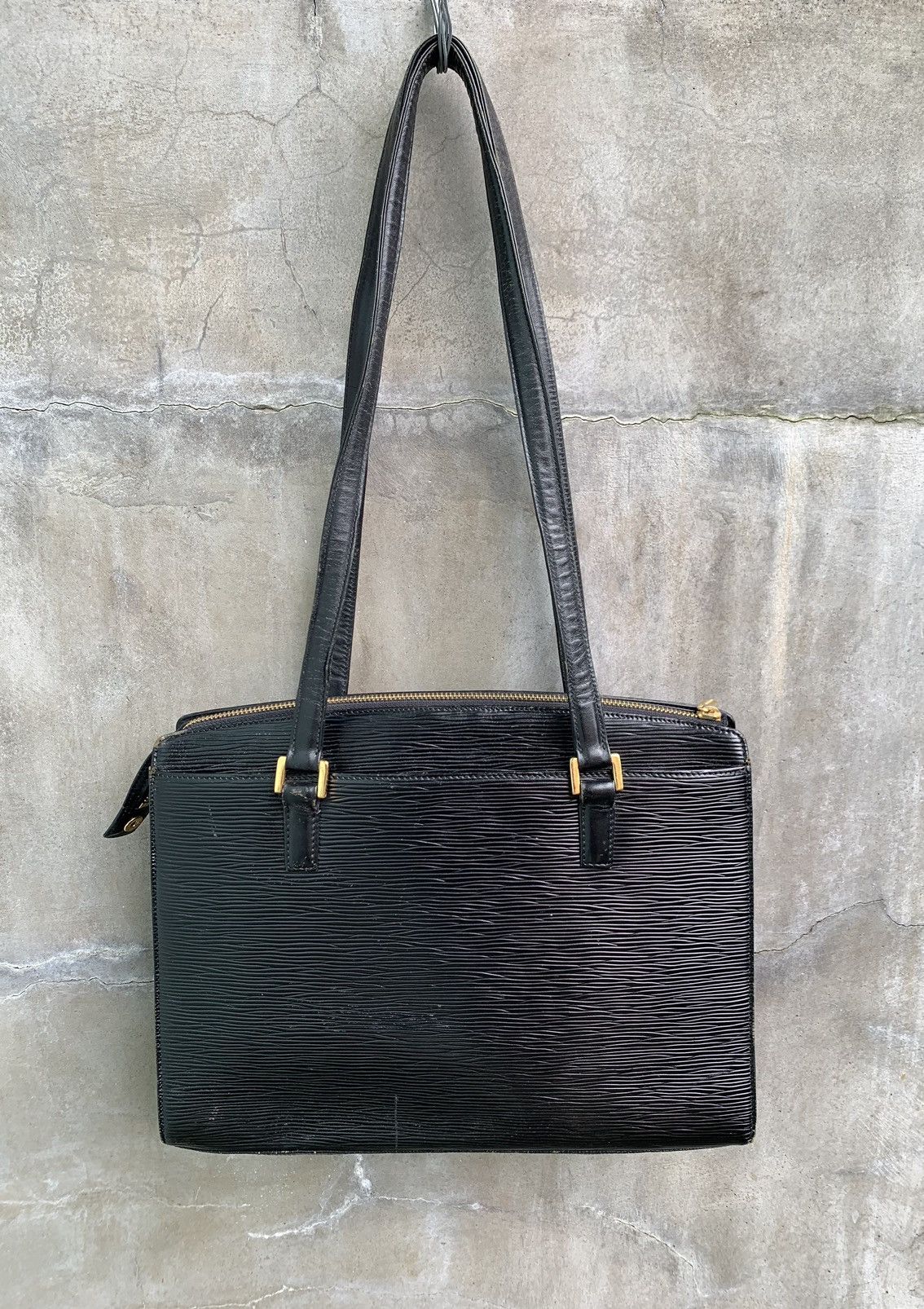 Valentino Epi Leather Black Shoulder Bag Size ONE SIZE - 7 Thumbnail