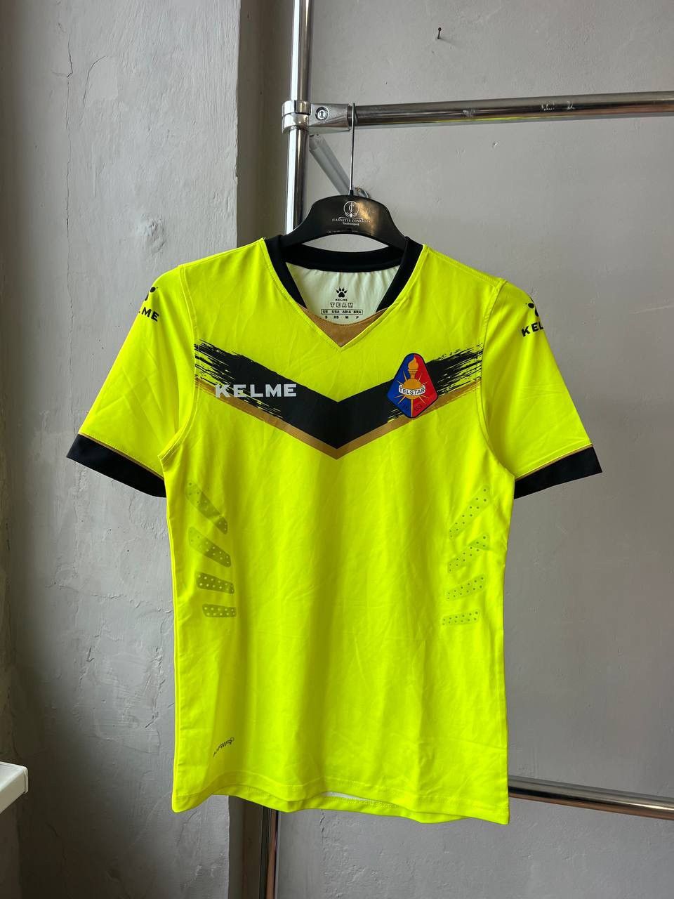 Sports Specialties 2017/18 TELSTAR KELME PLAYER ISSUED SOCCER JERSEY SHIRT SZ M Size US M / EU 48-50 / 2 - 2 Thumbnail