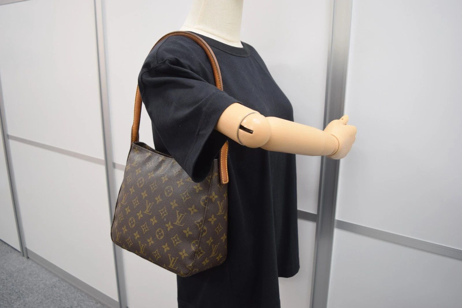 Louis Vuitton Louis Vuitton Looping MM Monogram Canvas Shoulder Bag M51146 Size ONE SIZE - 3 Thumbnail
