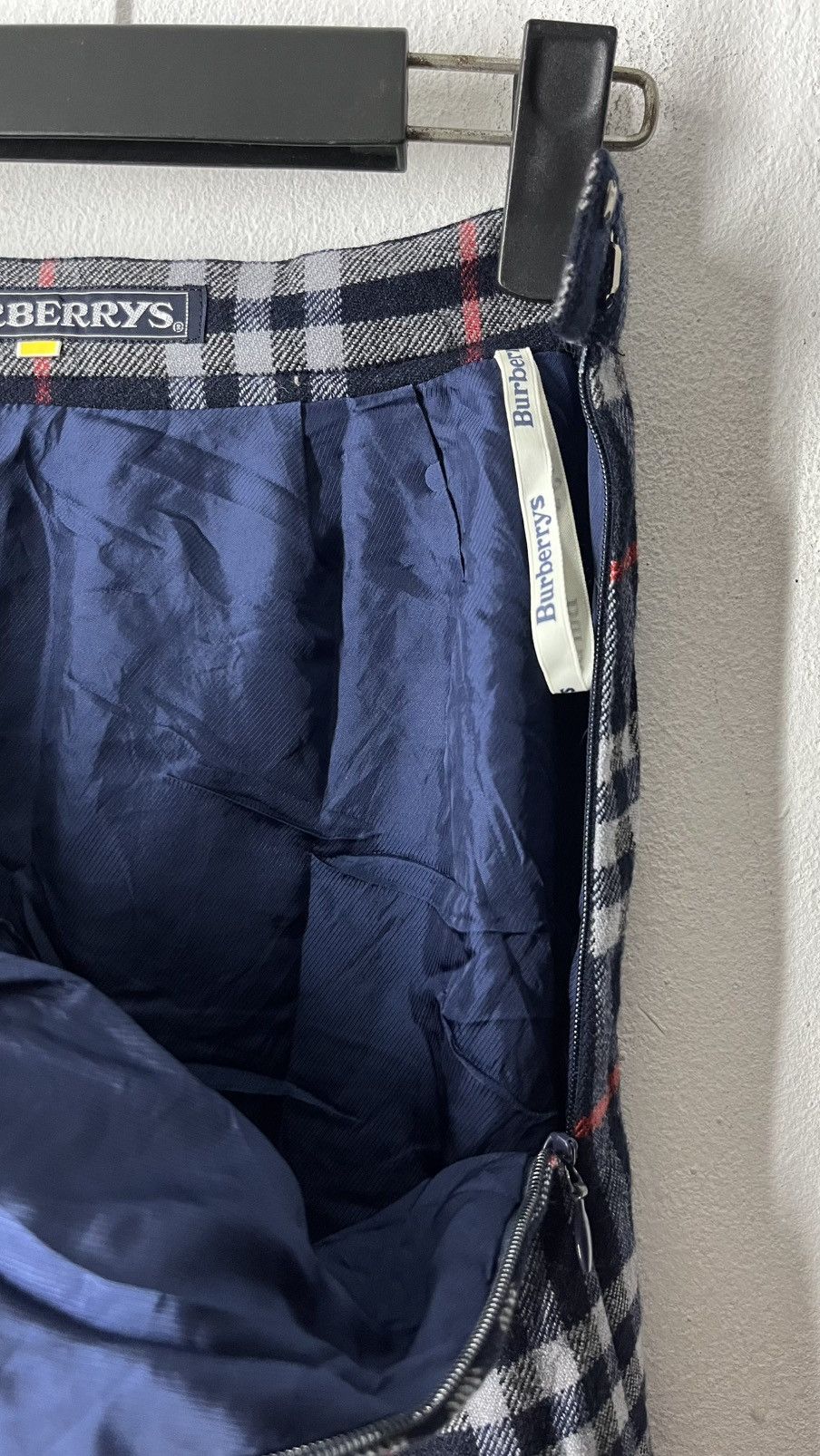 Burberry BURBERRY NOVACHEK VINTAGE SKIRT Size 24" / US 00 / IT 34 - 11 Thumbnail